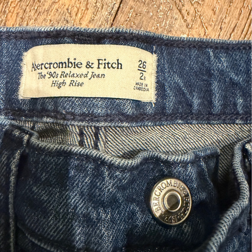 Abercrombie & Fitch Blue 90s high rise relaxed jean